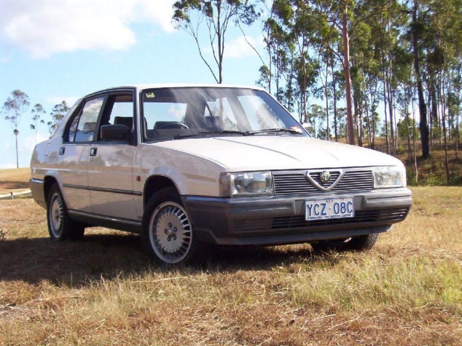  Alfa Romeo 90 2.5 V6 1984 года  (фото 1 из 5)